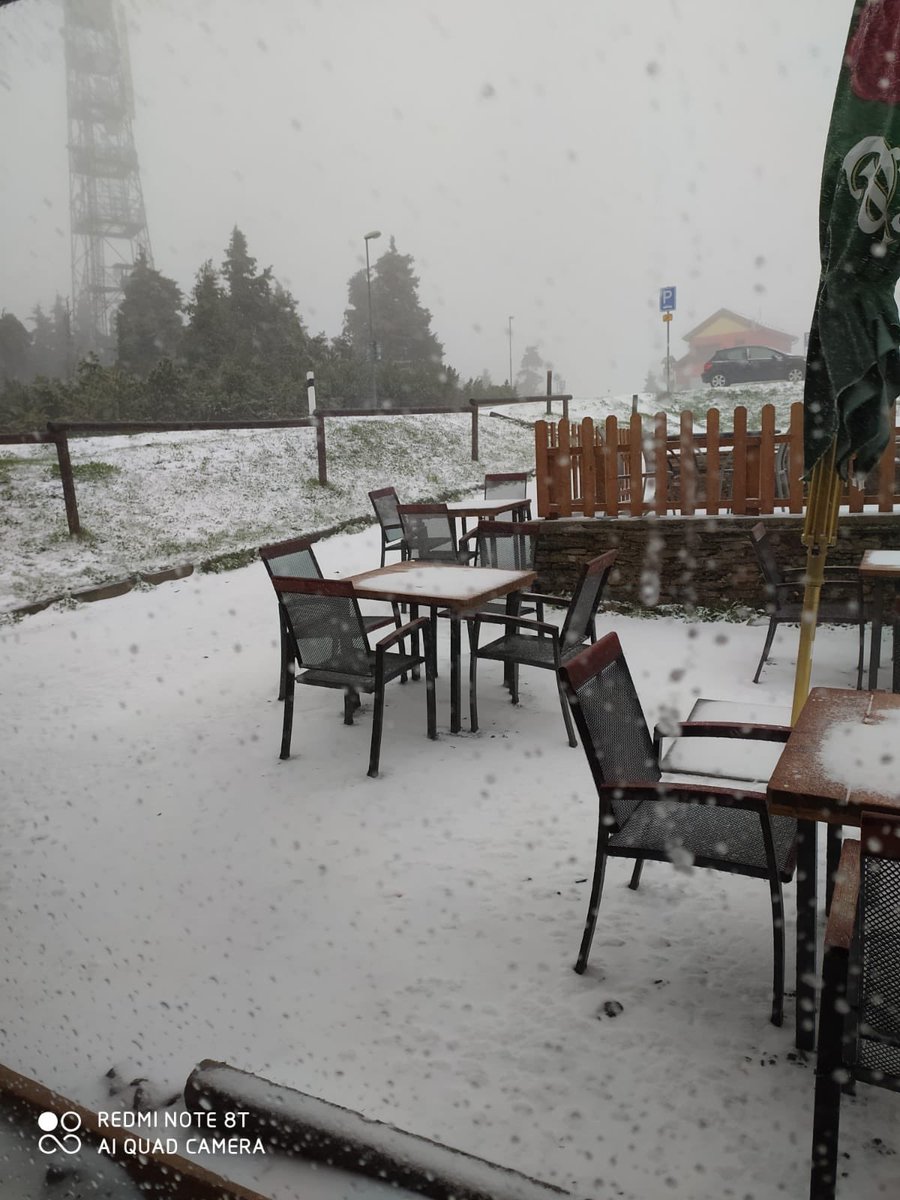 lukasersil's tweet photo. Hlášení z Klínovce. #FuckingSnow
Začíná sezóna. 👍 #Klinovec https://t.co/yBgQVrzq7A
