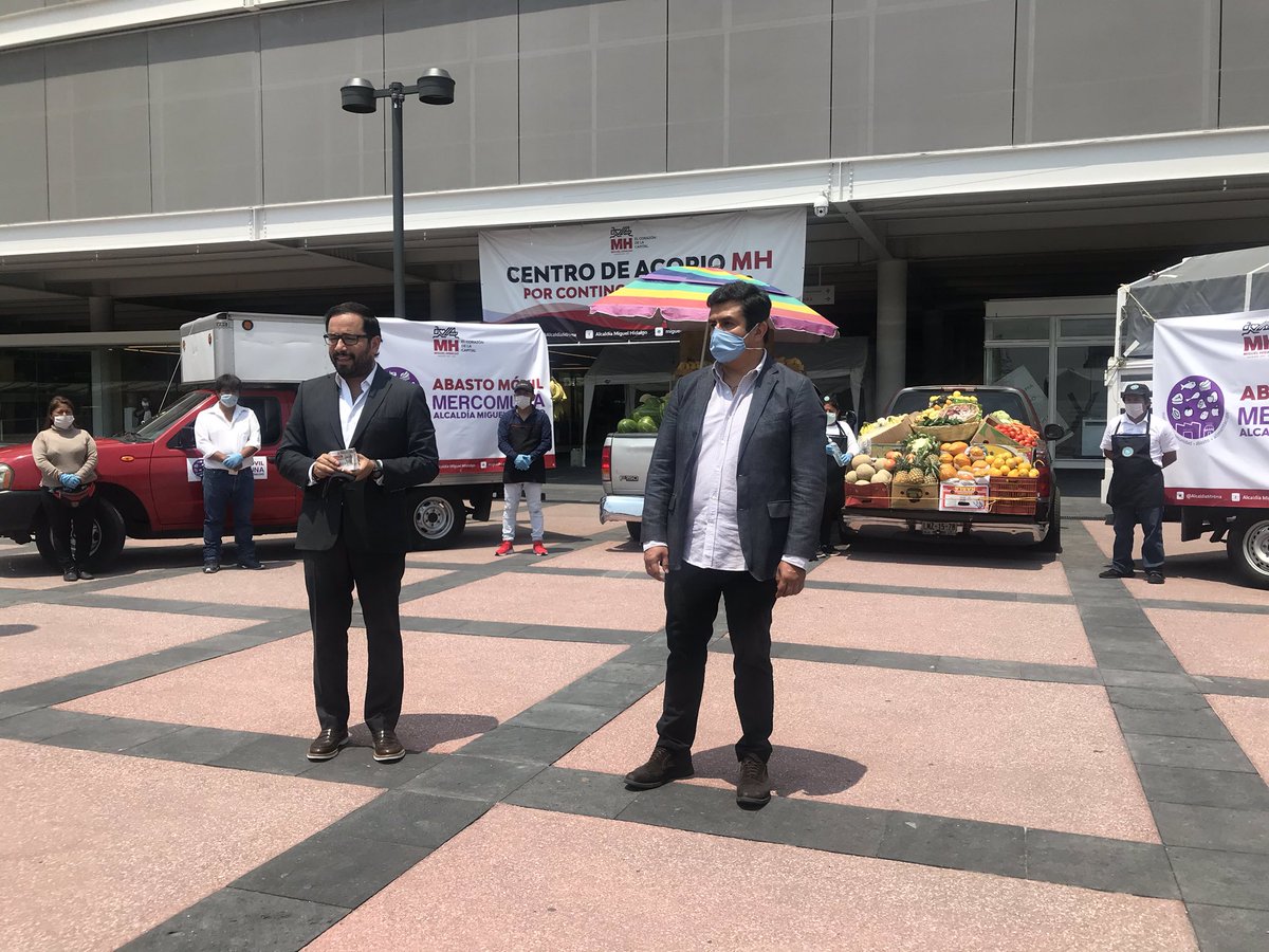 MHGOByJ's tweet photo. Hoy el alcalde @vromog dio el banderazo al programa  #AbastoMóvil, los comerciantes  pondrán a la venta frutas y verduras a bajos precios para que las familias miguelhidalguenses sean beneficiadas durante esta contingencia. 
 
#QuédateEnCasa 
#MHelCorazónDeLaCapital https://t.co/vyP1iCoNXy