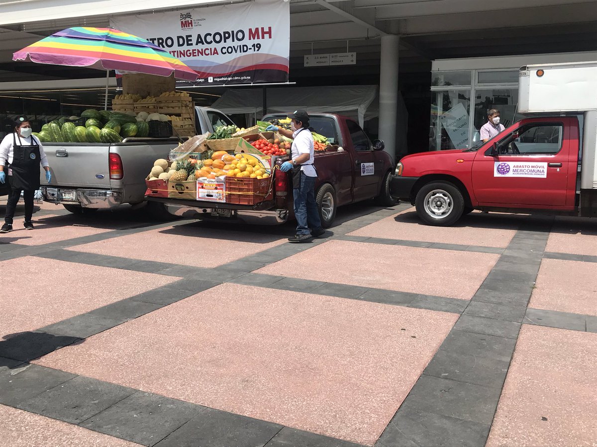 MHGOByJ's tweet photo. Hoy el alcalde @vromog dio el banderazo al programa  #AbastoMóvil, los comerciantes  pondrán a la venta frutas y verduras a bajos precios para que las familias miguelhidalguenses sean beneficiadas durante esta contingencia. 
 
#QuédateEnCasa 
#MHelCorazónDeLaCapital https://t.co/vyP1iCoNXy