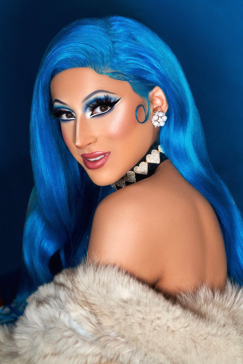 Rubylapendeja's tweet photo. 💙 Got me feeling blue 💙
Human hair by: Me
Choker jewelry by: @reikolyn
Photography by: @dmvrtinez.jpg
#drag #makeup #mug #dragqueen #gay #mua #beauty #queen #texasdrag #dallasdrag https://t.co/Oc7oRW8F9u