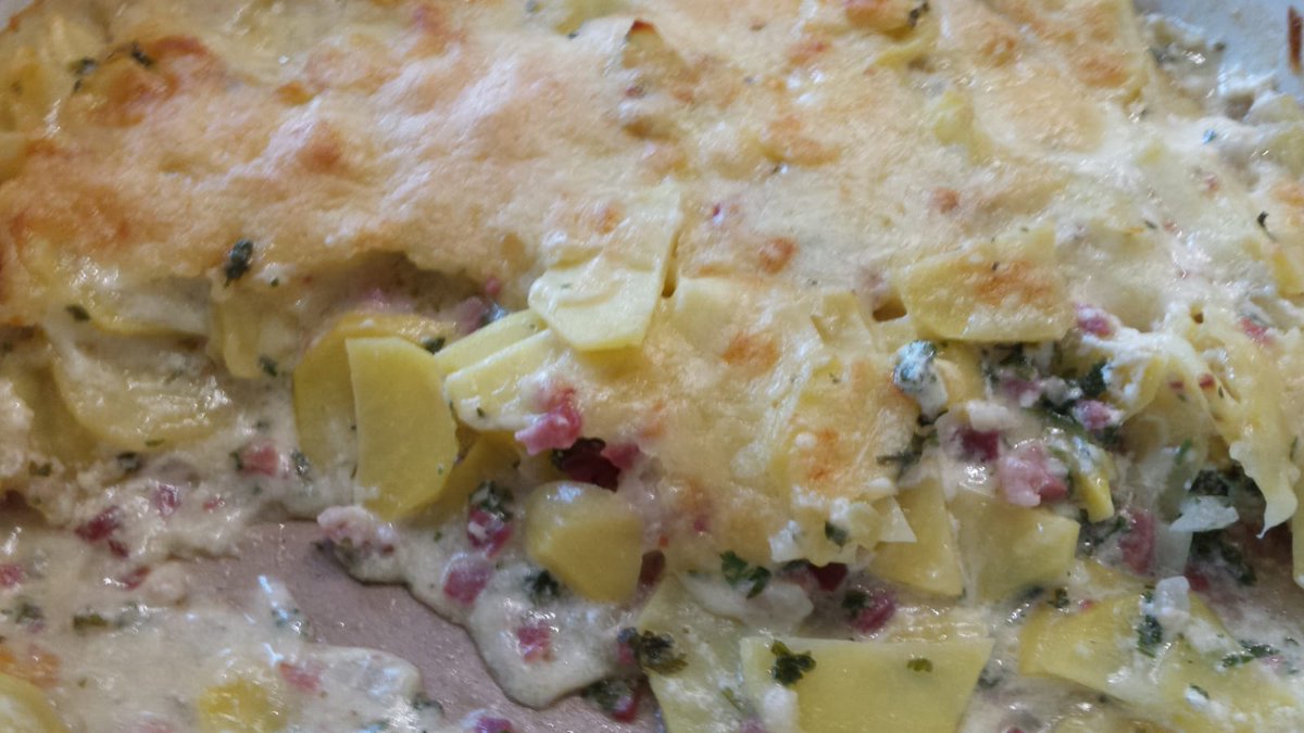 LSR79182857's tweet photo. @GordonRamsay what doyou Think aboutmy homemade potato gratis ps. Love yor humor https://t.co/QvwzDdvEzo