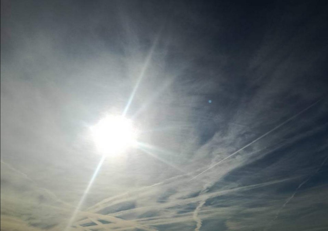 Angine5's tweet image. . #HAARP #chemtrails Fibrous filaments (their role is supposed to allow certain microorganisms in this chemical mixture to reach the ground alive,..Thus, brown fibrous threads, can be found  which are very toxic, and viruses and prions for better world #depopulation #BillGates
