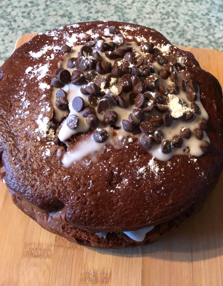 LJKelly17's tweet photo. So it happened, lockdown finally resulted in a cake 😍

Ready to enjoy a slice shortly 🙌

#lockdownuk #StayHomeStaySafe https://t.co/4TUFDrIOYw