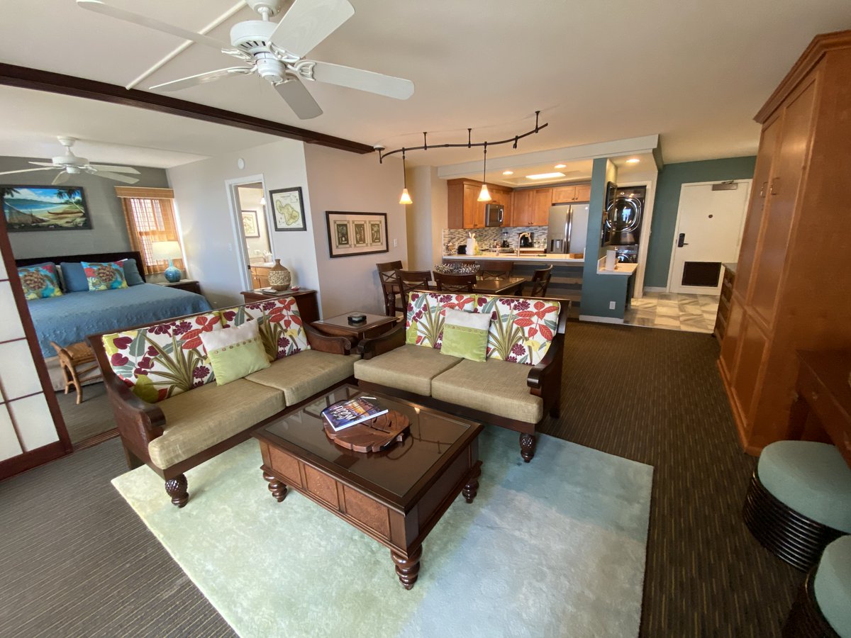 mauibeachfront1's tweet photo. We're so excited to welcome out newest condo into our inventory, Hololani #B301. Ideally located between bustling resort areas, this quiet, newly renovated 1,100 square-foot condominium offers spectacular third-floor views of neighbor islands. More info at https://t.co/2JFcLY40dp https://t.co/MCV3vHlgQv