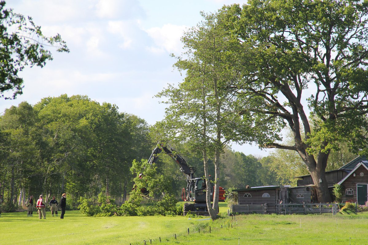 Brandweer Meppel gealarmeerd voor stormschade in Nijeveen (Foto's) |. | #Steenwijk.