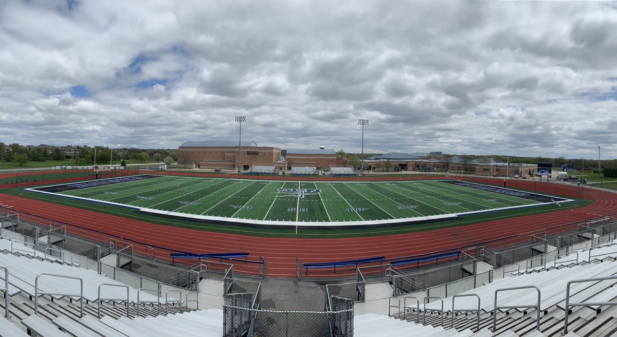 robertpomazak's tweet photo. Took this picture of our stadium. Stood at the 50 and meditated .  I truly believe in positive affirmation and belief that good will happen. Please retweet and spread the energy of belief , hope and faith that we will return to our fields and schools this fall . #fridaynitelites https://t.co/SsZDLaJyXh