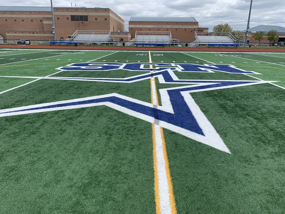 robertpomazak's tweet photo. Took this picture of our stadium. Stood at the 50 and meditated .  I truly believe in positive affirmation and belief that good will happen. Please retweet and spread the energy of belief , hope and faith that we will return to our fields and schools this fall . #fridaynitelites https://t.co/SsZDLaJyXh