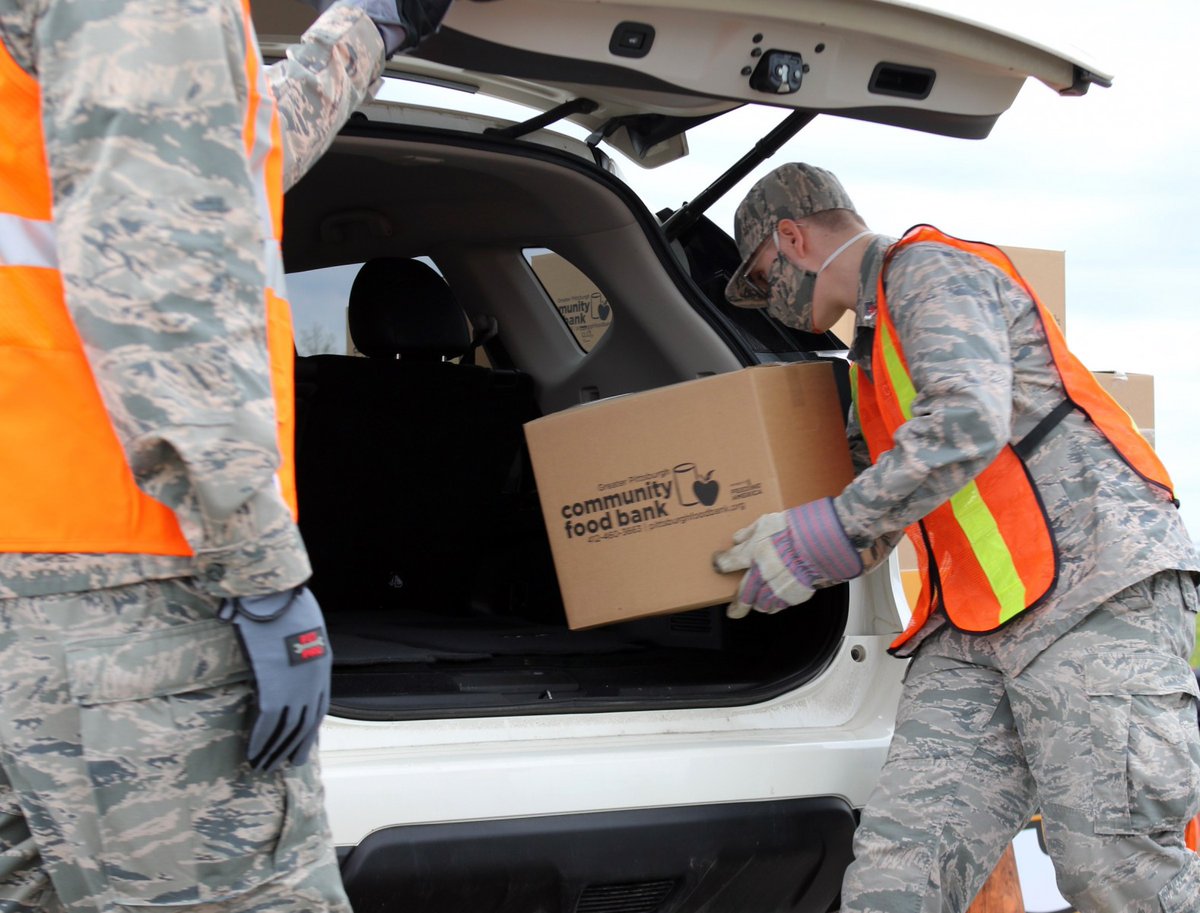 1stAF's tweet photo. The #PittsburghWing @CivilAirPatrol #cadets, aligned with @1stAF, and a @usairforce #auxiliary, along with a local food bank, distributed over 1,300 boxed meals to those in need. @USNorthernCmd @PennsylvaniaGov #AFNORTH #pittsburghinternationalracecomplex https://t.co/oNc0FFMt3P