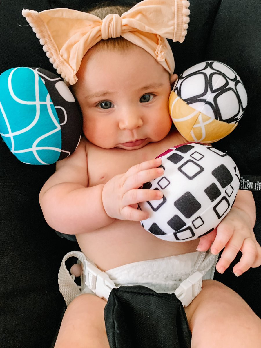 LisaAndie's tweet photo. Babies who ball https://t.co/0KwlqlC4Ao