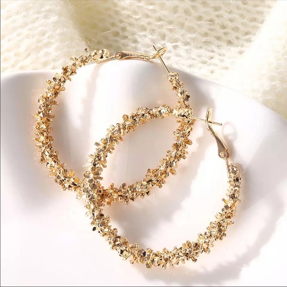 nickerson_gerry's tweet photo. So good I had to share! Check out all the items I'm loving on @Poshmarkapp from @cinnamonnormi #poshmark #fashion #style #shopmycloset #backbaybooks #focus2000: https://t.co/esf4r1Apne https://t.co/DHzF50V5TW