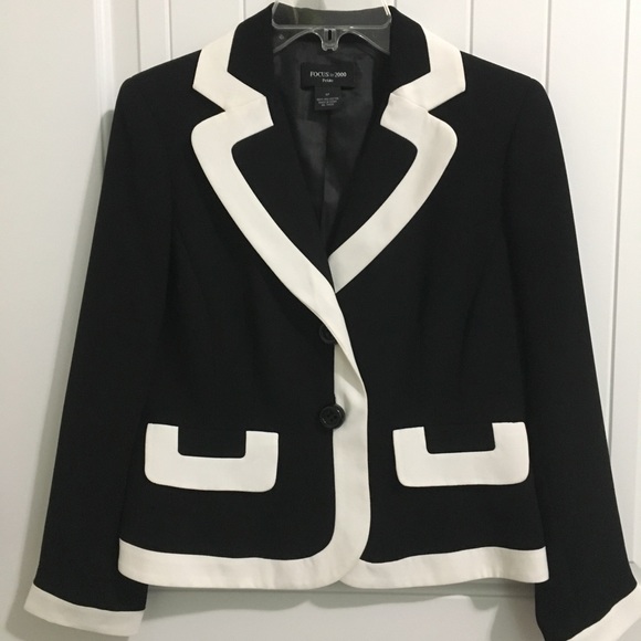 nickerson_gerry's tweet photo. So good I had to share! Check out all the items I'm loving on @Poshmarkapp from @cinnamonnormi #poshmark #fashion #style #shopmycloset #backbaybooks #focus2000: https://t.co/esf4r1Apne https://t.co/DHzF50V5TW