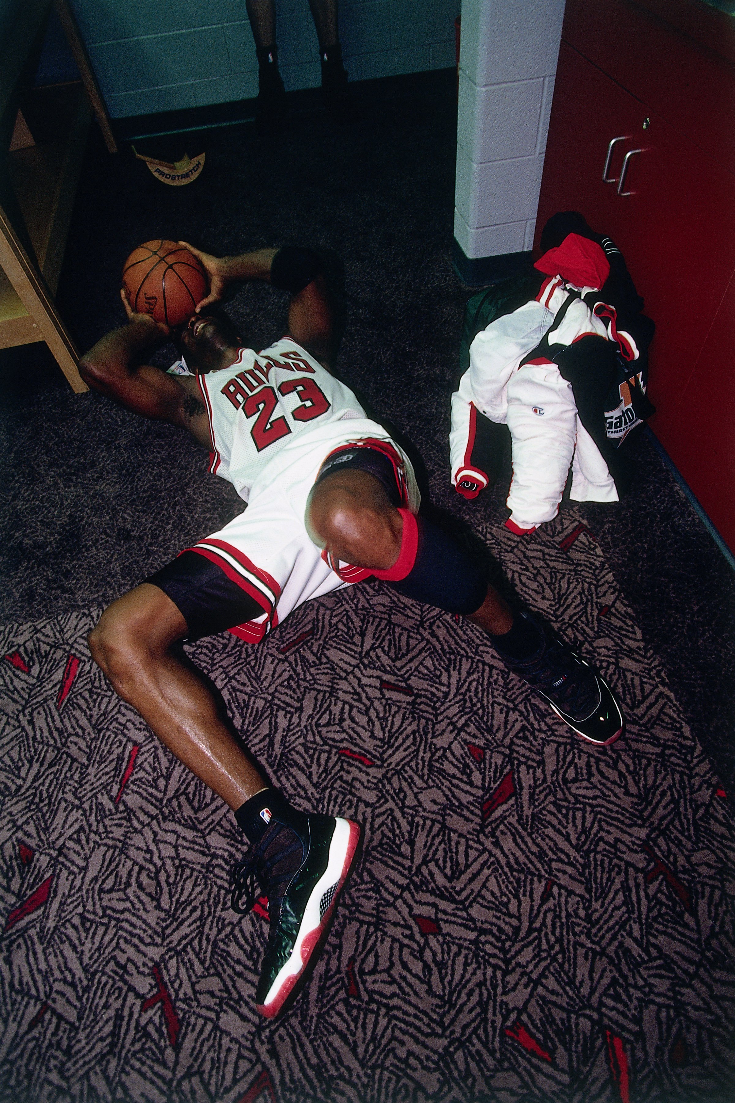 NBA on X: 🏀📸❤️ Behind-the-lens with Barry Gossage for Michael Jordan's  emotional postgame moment after winning Game 6 of the 1996 NBA Finals on  Father's Day.  / X