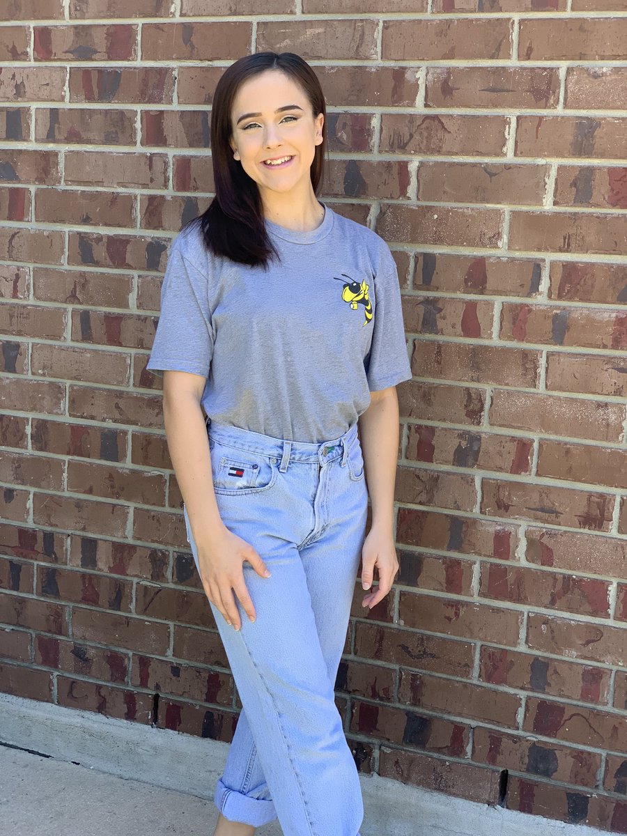 chipmoxley's tweet photo. Wishing this ray of sunshine a tremendous 18th birthday today!!! Thank you @keeks_63 for your presence in mine and all of our EC communities lives! You are an amazing soul and have HUGE things ahead of you in the near future!! Be blessed! #throwinglove 🤟🏼 https://t.co/NglRAU6OTe