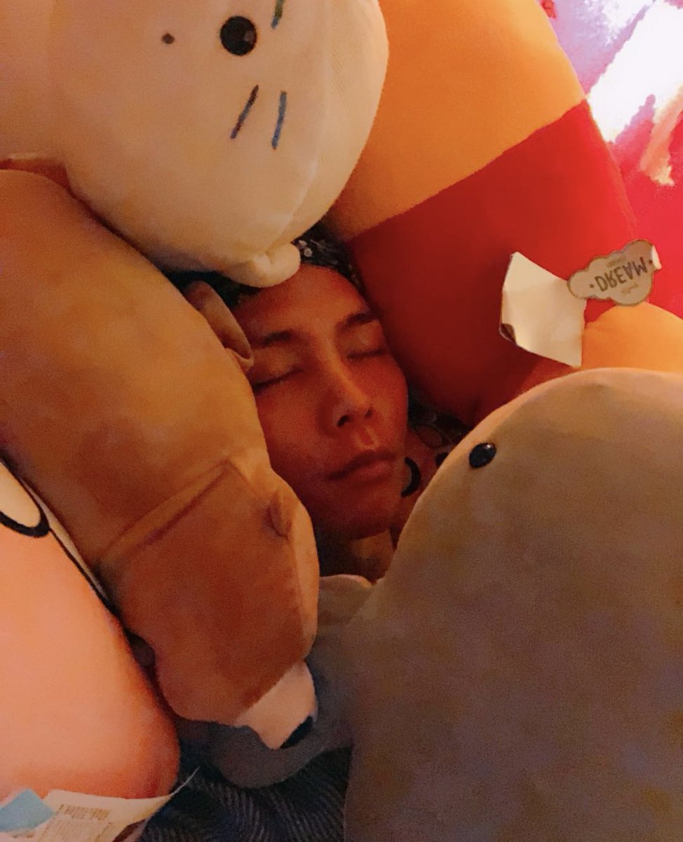 neozon_e's tweet photo. i hope johnny’s resting well w his stuff toys😞🖤 https://t.co/WJoxSfU4ZK