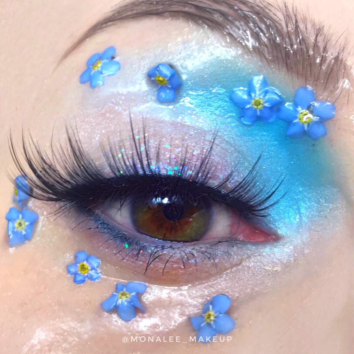 monalee_makeup's tweet photo. @ColourPopCo Blue Moon palette and Elsa palette 🥰 https://t.co/AQzCBs4wo8