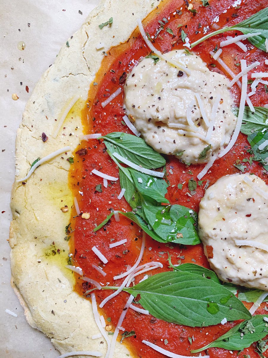 iiiitsandrea's tweet photo. OK it came out insanely good 😍🍕
—dollop of homemade cheese to serve as “mozzarella” 
—sprinkled vegan @GoVeggieFoods parmesan

vegan, gluten free, dairy free 🔥 recipes for both cheese + quick, easy pizza crust on @bettertakeout https://t.co/b4wZyxv1BS