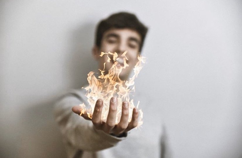 Jonxdz_'s tweet photo. Hola!! He subido un vídeo sobre cómo hacer el efecto de fuego🔥 en tus fotos desde el móvil, te lo dejo por aquí! Es super fácil! 

Todo RT es bienvenido 🤍
Muchas gracias!!! 🙌🏻

https://t.co/WH5ip082sB https://t.co/jJaBxAZwF1