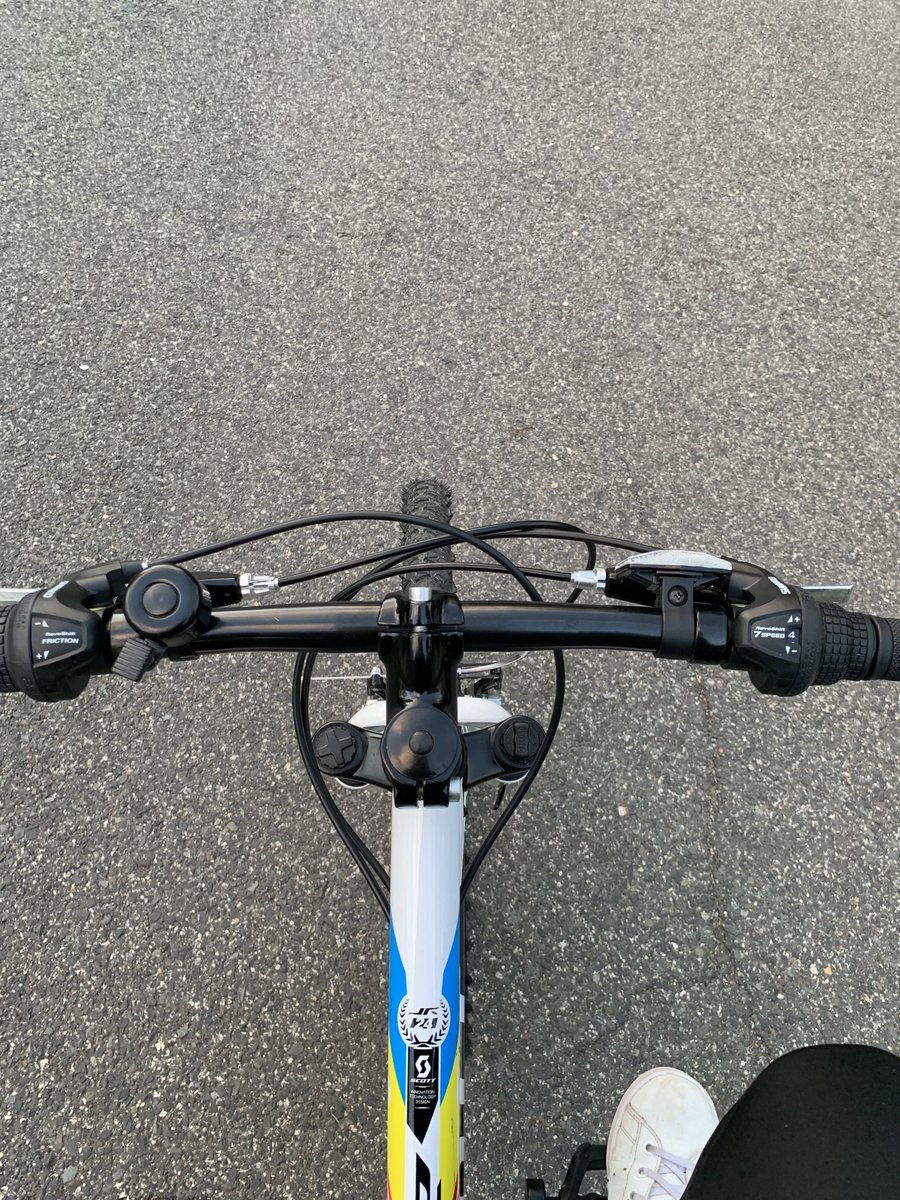 CHSWellness2020's tweet photo. Chloe Hahn rides her bike, Itamar Sherman powers through his workout from home, and Ian Naftzger crushes 1.8 miles. We are getting really motivated here! #CresskillWellness2020 #MoveItMonday @CresskillMSHS https://t.co/vpb2wpXxKU