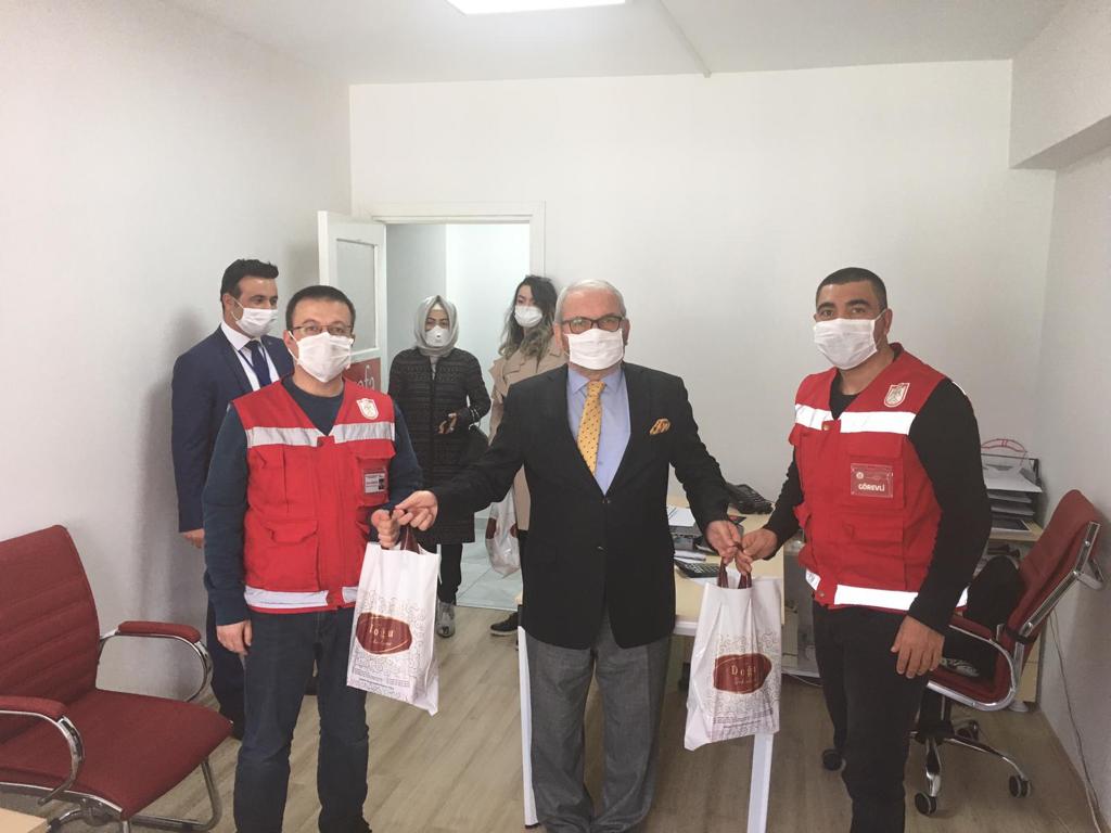 Sayin Baskanim SYDV ve Vefa sosyal desdek grubu personeline yapmiş oldugunuz ziyaretten ve bu nazik ikraminizdan dolayi sizlere ve ekibinize çok teşekkür ederiz <a href="/ahmetozaydin58/">Ahmet Özaydın</a> @Rauf00898195 <a href="/SudiYILDIZ/">Sudi YILDIZ</a> <a href="/valisalihayhan/">Salih AYHAN</a>