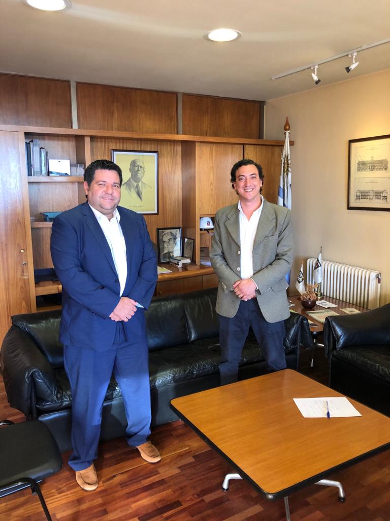 SantiagoBorsari's tweet photo. Junto al amigo @QuiqueArezo intercambiando ideas en el marco de los desafíos que llevamos adelante. 
#EnElCamino https://t.co/MfhI8UQQFN