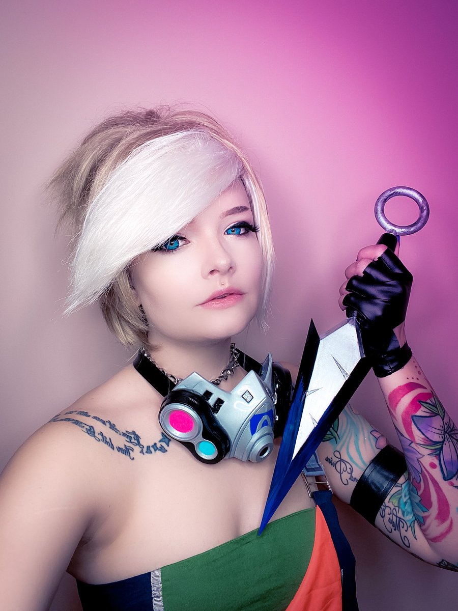 ghostxtype's tweet photo. •We’re wide awake now•
She’s done!
•Wig: @ArdaWigs 
•Kama: kit by @/gsprops finished by me
•Kunai: file by @StellaChuuuuu printed and finished by me
•Mask: file by Necrosster (Etsy) printed and finished by me
•Cosplay: @CosplayRole https://t.co/tDCVXTC7eO