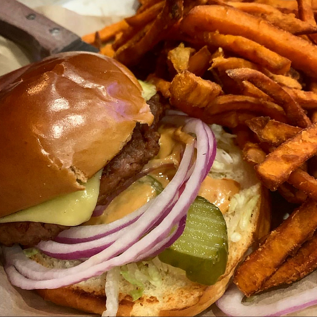 Late lunch? Early dinner? A plan for dinner? Whatever scenario you’re at, our burger deal is here for you! $5 off any burger, all day! Code:Burger at check out (cannot be combined with other offers) 📸: @veganinminneapolis