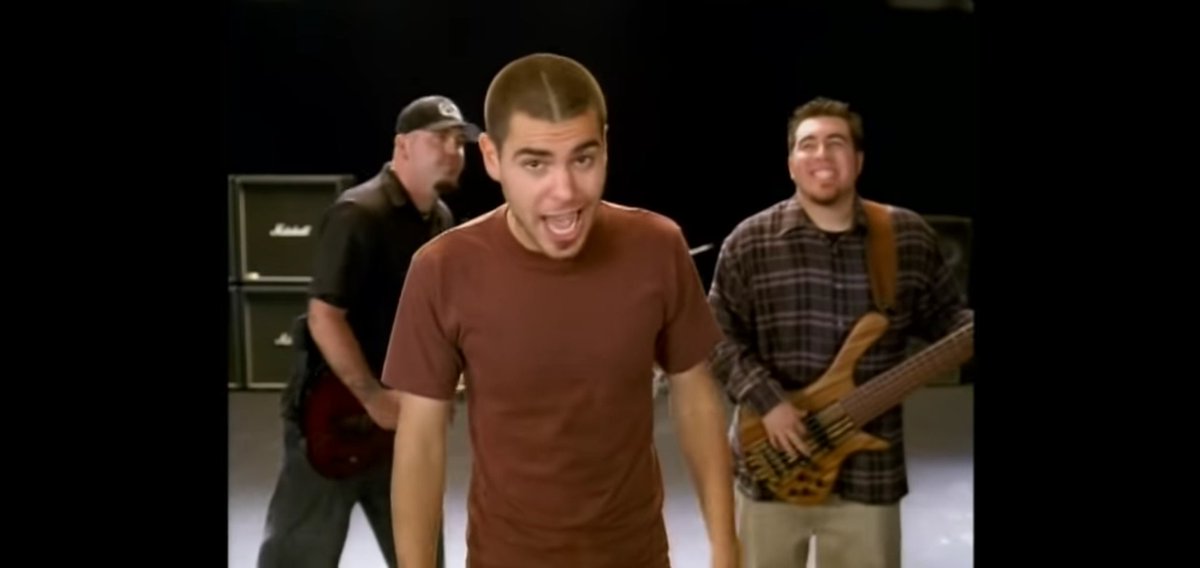 Thinking about the lead singer of Alien Ant Farm and the stripe he had shaved in the middle of his head 🥺