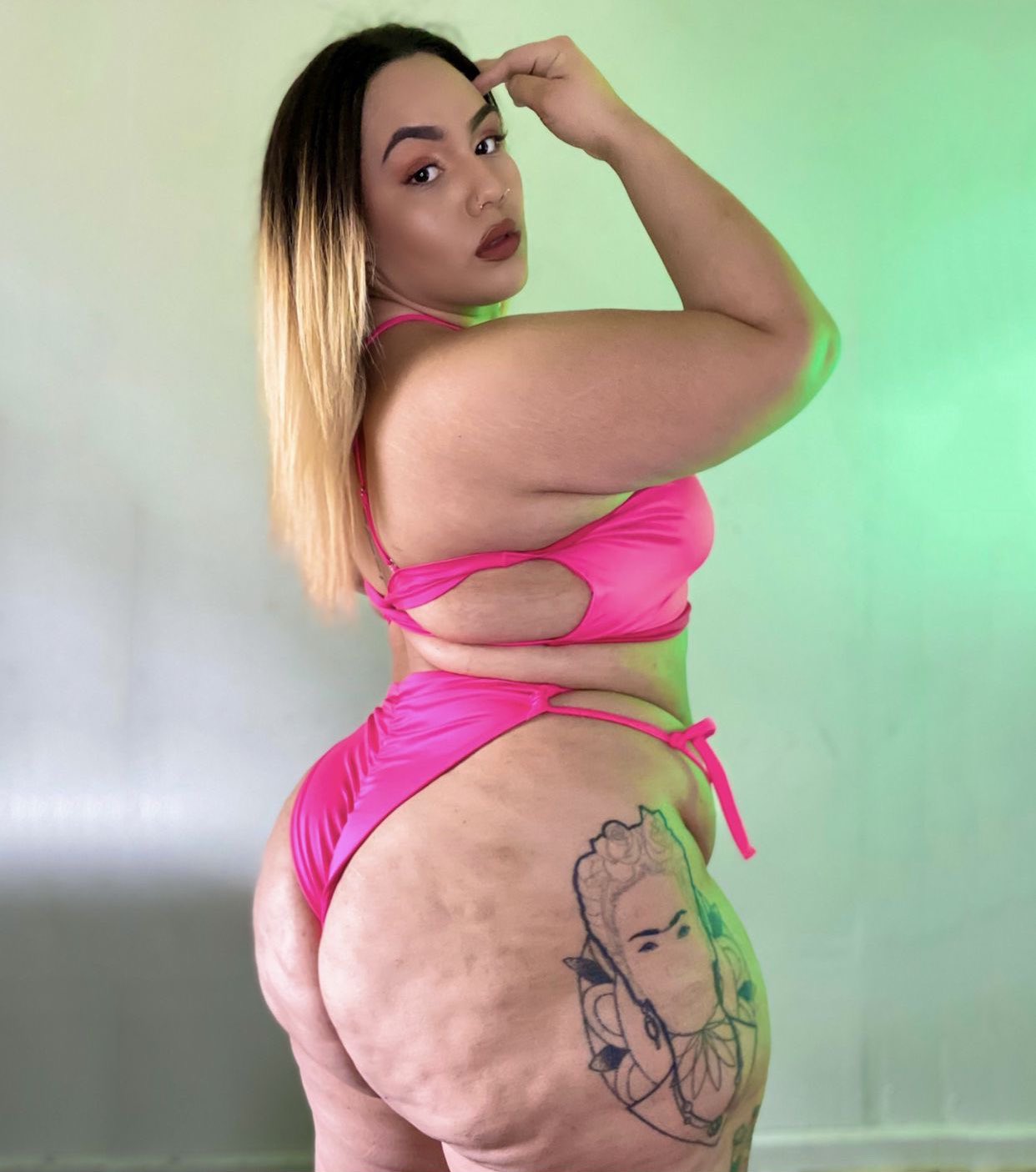 X 上的Jovae Nicole：「𝑻𝒓𝒚𝒊𝒏𝒈 𝒕𝒐 𝒕𝒂𝒌𝒆 𝒂 𝒍𝒐𝒐𝒌 𝒂𝒕 𝒘𝒉𝒂𝒕  𝒎𝒚 𝒃𝒊𝒌𝒊𝒏𝒊 👙𝒇𝒓𝒐𝒎 @fashionnovacurve 𝒊𝒔 𝒈𝒐𝒊𝒏𝒈 𝒕𝒐  𝒍𝒐𝒐𝒌 𝒍𝒊𝒌𝒆 𝒘𝒉𝒆𝒏 𝒊 𝒍𝒂𝒚 𝒊𝒏 𝒎𝒚 𝒇𝒓𝒐𝒏𝒕 𝒍𝒂𝒘𝒏  𝒕𝒐𝒅𝒂𝒚 ...