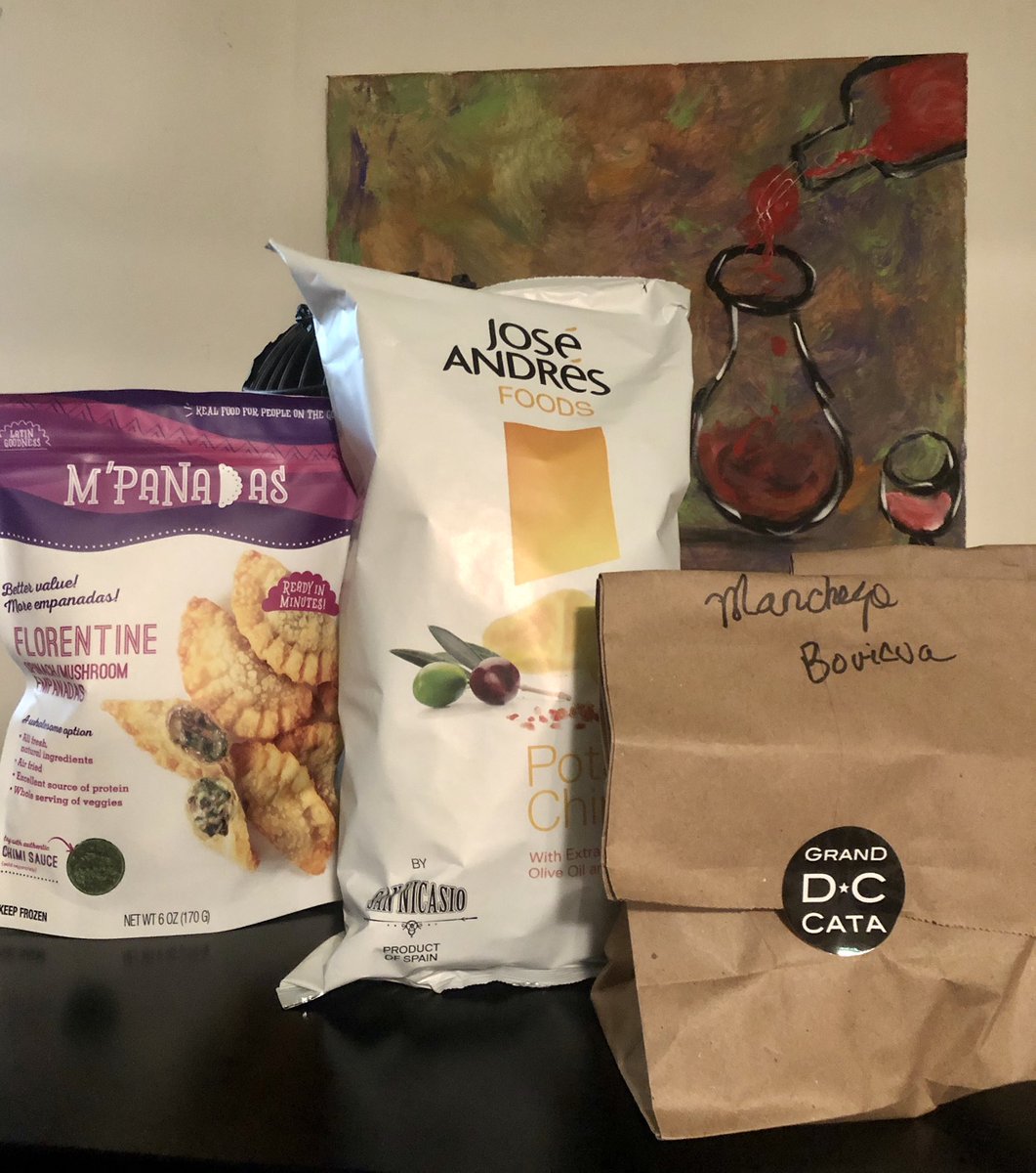 Winelover0227's tweet photo. 3 #Malbecs. 3 different ways. All from #Argentina. Purchased from @LatinoWineCo. Can’t wait to try them! Oh, I also picked up some cool snacks from their new spot called @LaCosechaDC. Check out their website to see what they have in stock!
#wine #winelover #chips #cheese https://t.co/VtMa1xUfFY