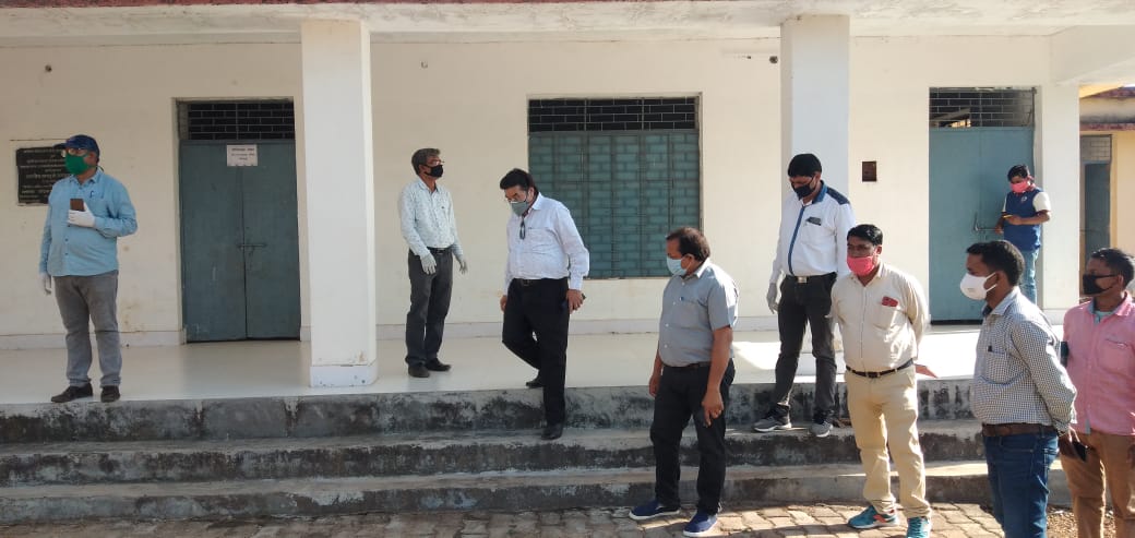 आज दिनाँक 11/05/20को बिकास खण्ड   राजगढ़ मुख्यालय पर जिला नोडल अधिकारी , और खण्ड़ विकास अधिकारी श्री रामचन्द्र राम के दौरान कोविड 19, की सयुक्त टीम द्वारा कोरनटाइण्ड रुम और कम्युनिटी कीचेन का निरीक्षण किया गया . BMMU टिम राजगढ़
