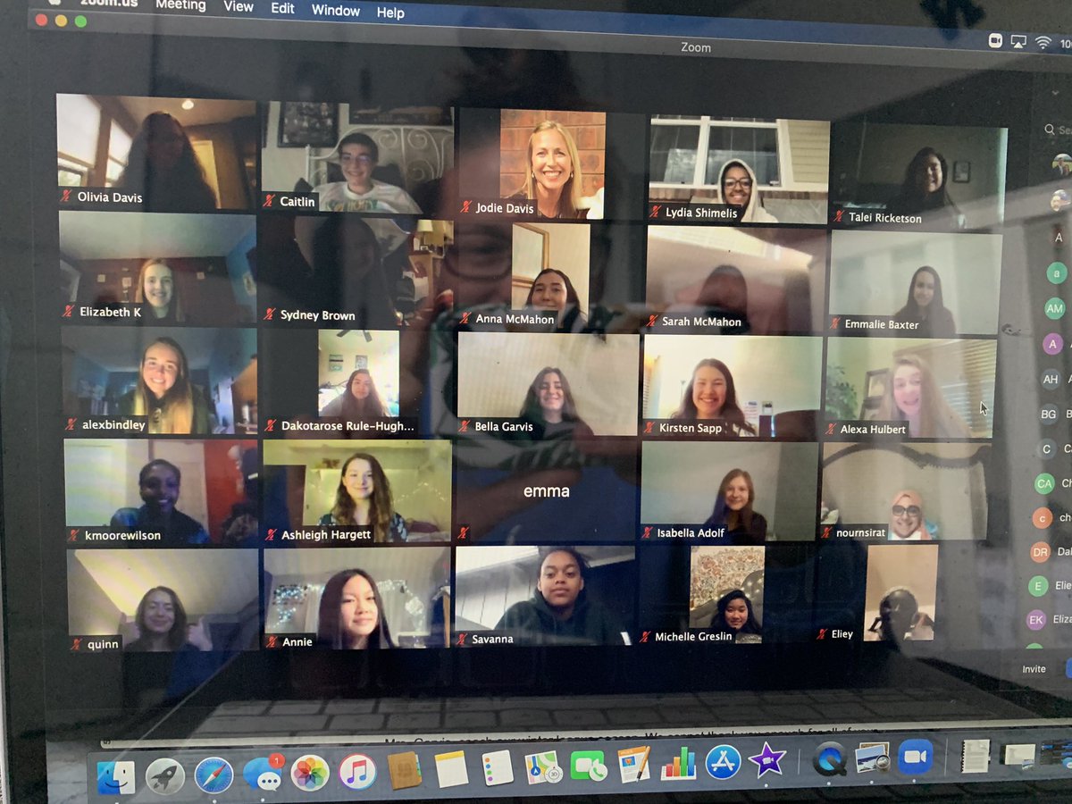 We might have had a lag with technology but I’m so glad we were able to have a virtual banquet tonight and celebrate these girls! Seniors, we will miss you!! ❤️🥍💚