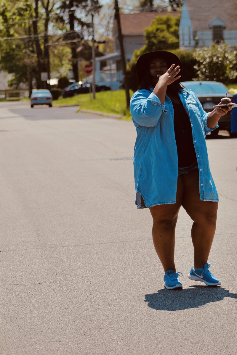 2MINMAGIC's tweet photo. Thick thighs DO save lives 😜 #BigKpopBitches https://t.co/zpYiHvOLGc