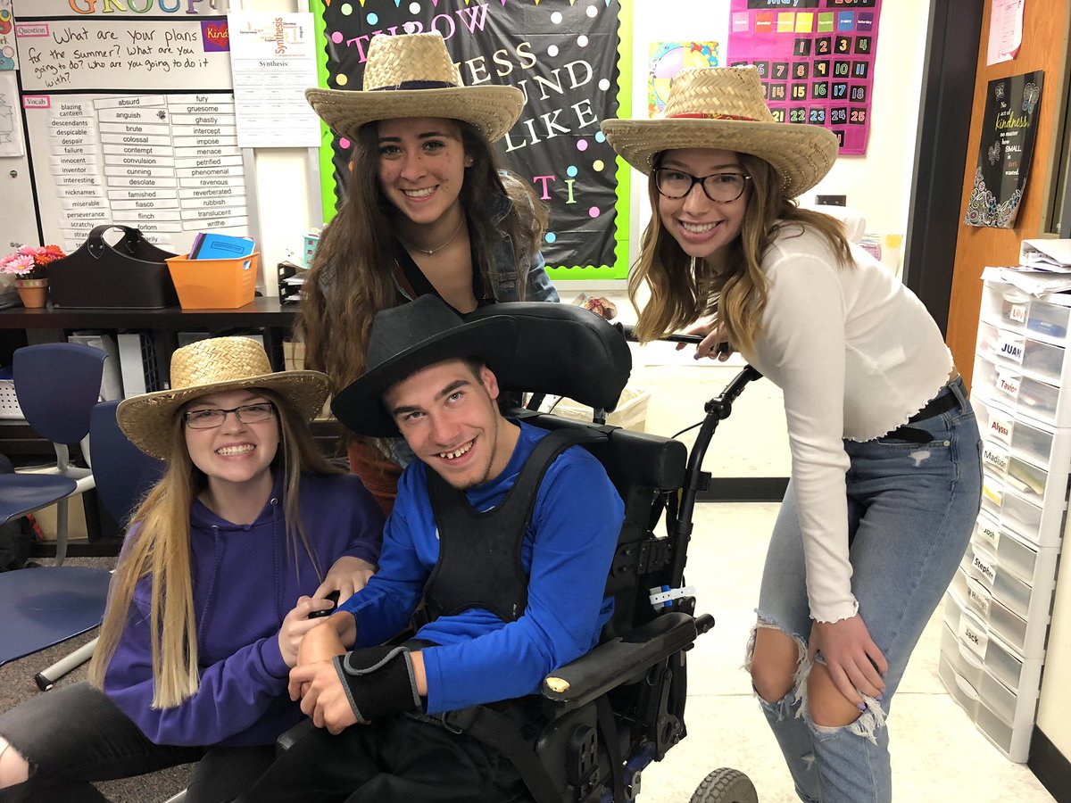 Today’s OE IPS 2020 Senior Spotlight goes to... Krista Else! <a href="/KristaElse/">krista</a> just radiates positive energy and it shows through when you watch her work with any one of our students. Krista thank you for dedicating so much of your senior year to us! You will be incredibly missed! 💕