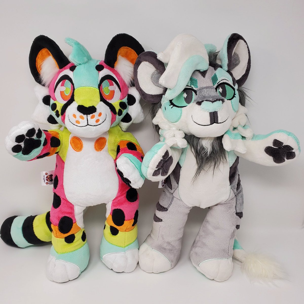Kidtheyena's tweet photo. Took nice pics of @pandoramonstera 's Paradox today, he n Aspen looked really cool together so.. bros :3 https://t.co/oquDGJlsRM