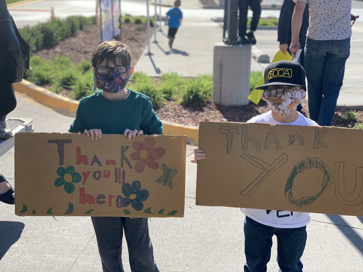 Sydney_Milani's tweet photo. These kiddos had a BLAST riding the fire truck to the hospital to deliver pizza to our nurses. Such a fun group. Thank you @FongsPizza for donating and @IPFF2 for looking out for the community and your fellow first responders- Especially my Dad😊 https://t.co/0aQWpwtOhr