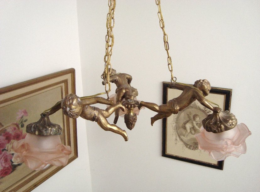 jasmine_blu's tweet photo. in love with this cherub chandelier i’ll never own https://t.co/KZ61td4CRw