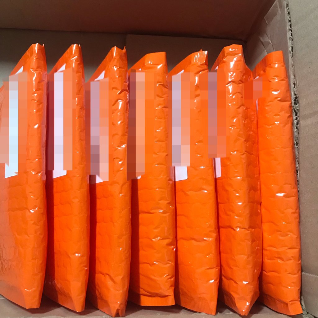 폰케이스 오늘 발송 되었습니다! 케이스는 사진과 같이 배송됩니다. 불량기준은 아래트윗을 확인해주세요😊 감사합니다😍