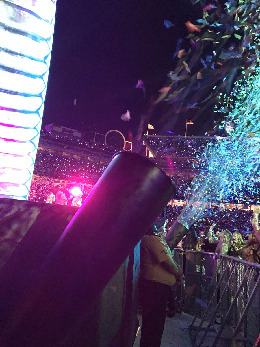ezepeze11's tweet photo. TAYLOR SANTA CLARA. 2 YEARS AGO TODAY. @taylorswift13 @bellamystaylor #reptourthrowback #thememz https://t.co/FvruBXoo7X