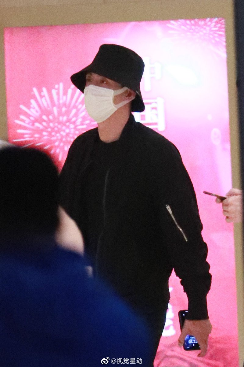 Huangjingyu_TH's tweet photo. 2020.05.11 
Shanghai ✈️ Beijing
📍Beijing 
#Huangjingyu #黄景瑜 
©️ 视觉星动 https://t.co/QifinB0v5i
