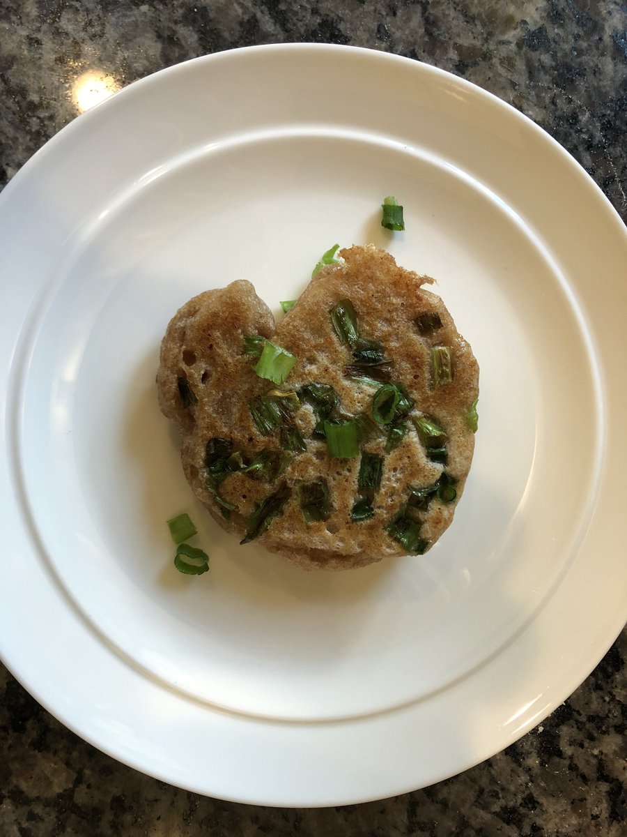 Fried up the leftover sourdough starter with some green onions—throwback to an earlier tweet about my regenerative green onion bounty. Dipped it in soy sauce. Couldn’t be easier.