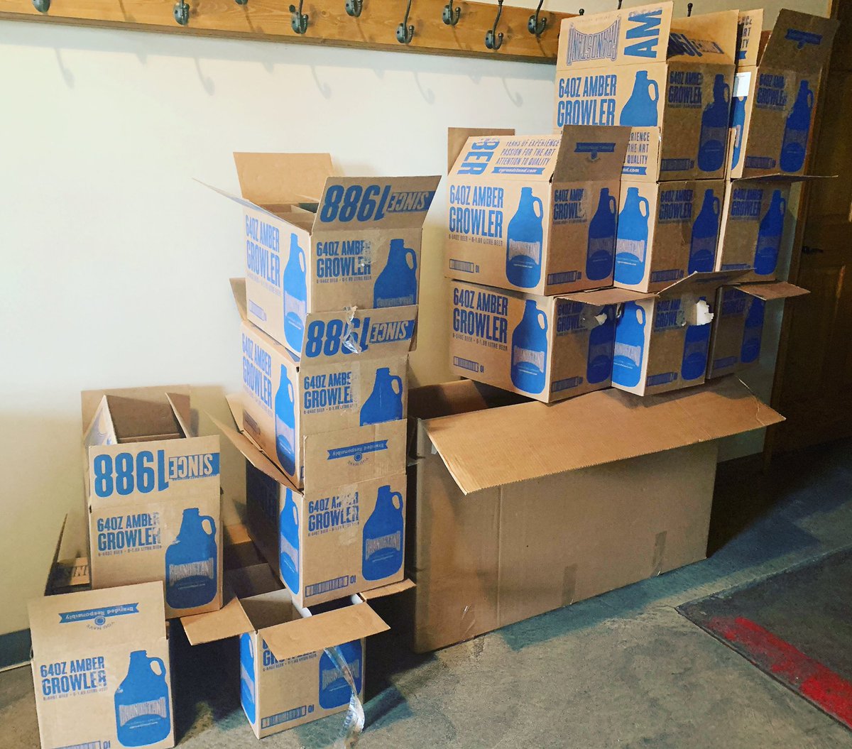 torrentbrewing's tweet photo. Do you need boxes?🤔We have boxes and would like you to help ♻️ them. Come pick a few up first come first served this Friday 4-6pm &amp; Saturday 1-4pm while they last (approx 12x18x12 no holds) #weeklyrandom #recycle #reuse #growler #craftbeer #helpushelpyou #brewery #craftbeer https://t.co/6B3YX5wMCO