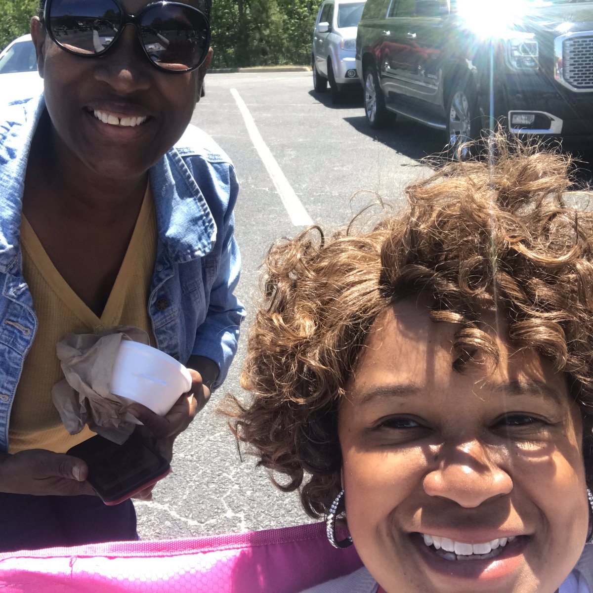 tweetkbb's tweet photo. Great Food by Captain Bob’s & even better fellowship from safe distances to show our staff we appreciate them @CarrolltonES. #GoodFood #GoodFriends #GratefulAP https://t.co/tze6GxmlCb