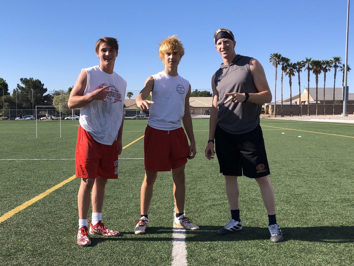 AirShowWRSkills's tweet photo. Last work day in Vegas for a few weeks was a good one! 
Finished with a bang! It was a fun one today 🏈🛫

@LVCen10Football and @aggiefootball05 WR’s got better today! 🙌🏼

#AIRSHOWFBALL #MASTERTECHNICANS https://t.co/faRcPBaHc7