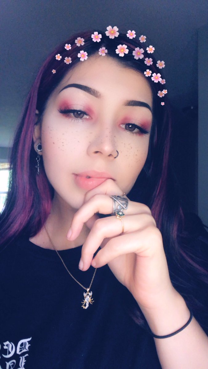 seraphaexo's tweet photo. tried something new with my makeup be gentle I know I’m an amateur 🥺 https://t.co/PmWY4uvatj
