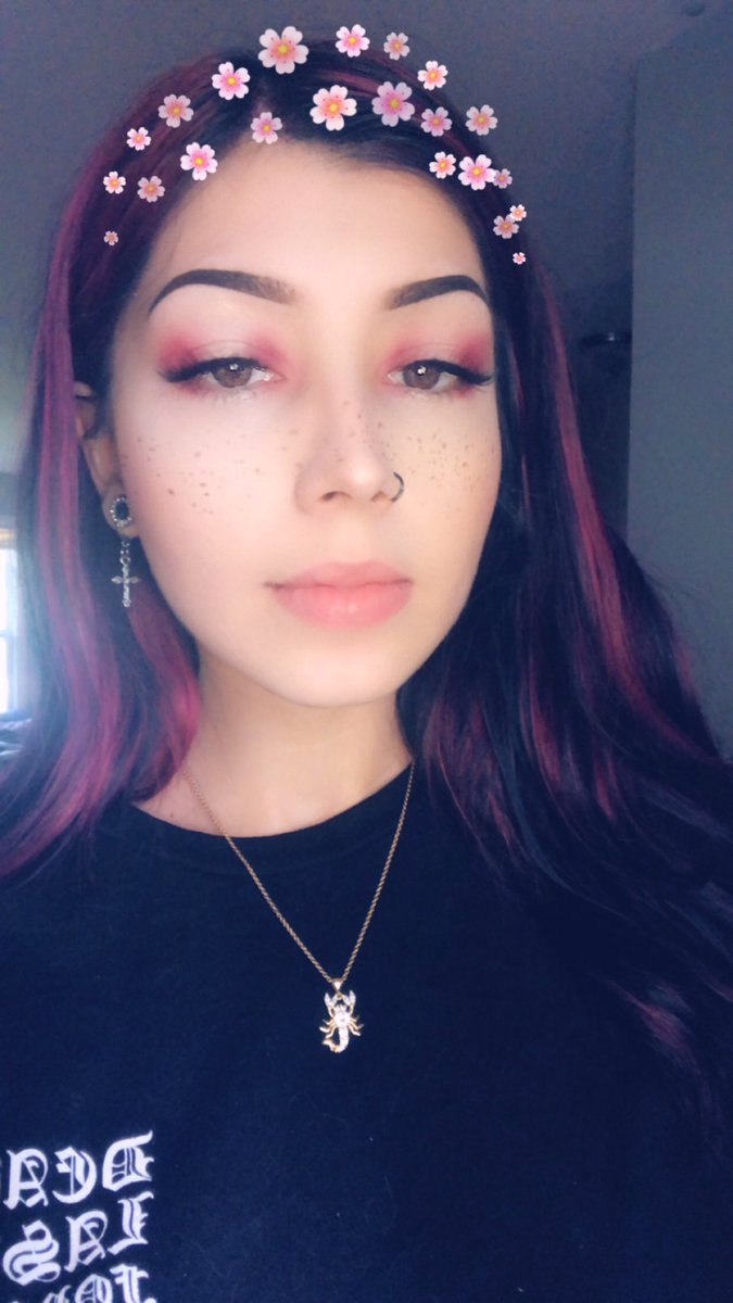 seraphaexo's tweet photo. tried something new with my makeup be gentle I know I’m an amateur 🥺 https://t.co/PmWY4uvatj