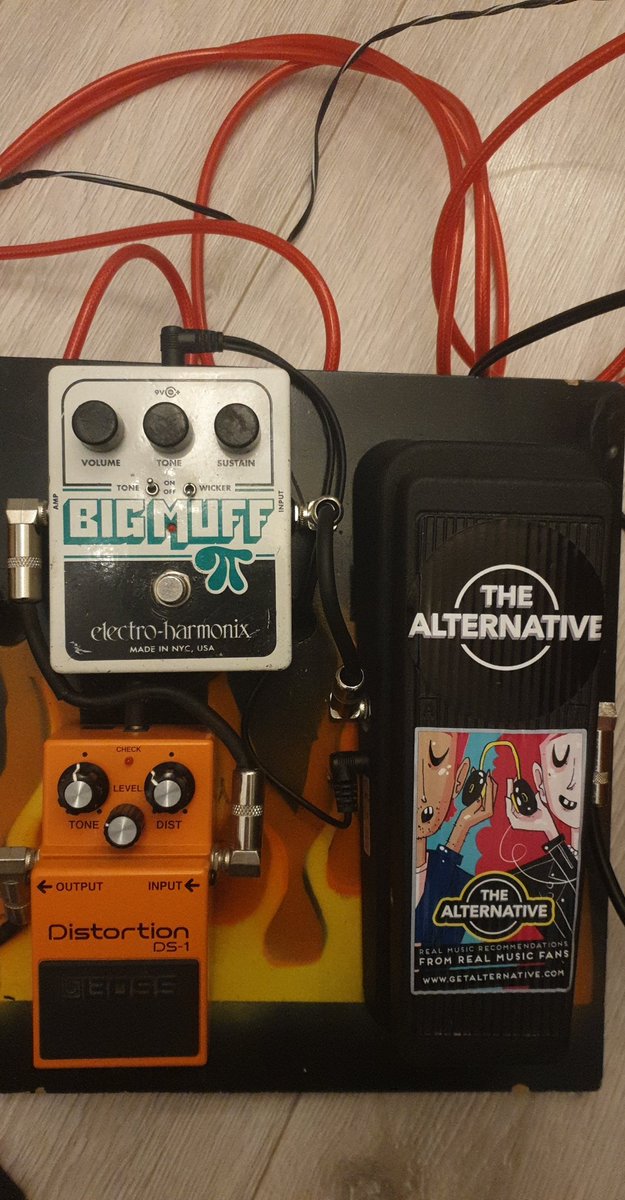 Cr00ked_Rain's tweet photo. Ok I finally understand the hype around fuzz pedals. There are like hundreds of tones in this thing, it's beautiful https://t.co/sm59xux5GR