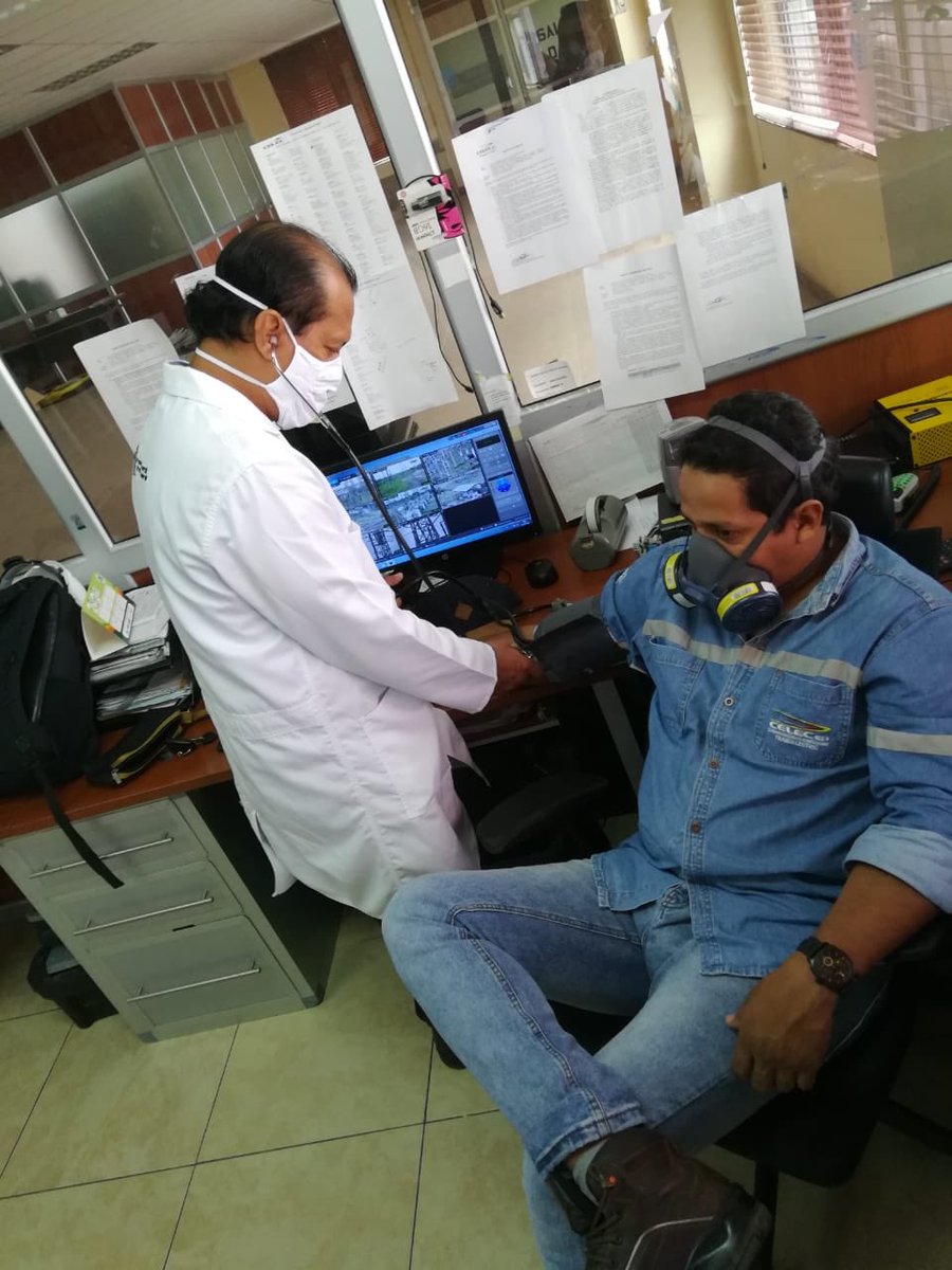 CELECEPOficial's tweet photo. Personal médico de la zona suroccidental de @EcTranselectric realiza controles periódicos de salud a sus operadores. Hoy se efectuaron visitas a las subestaciones Milagro, Durán (Guayas) y Babahoyo (Los Ríos), para prevenir cuadros asociados a #COVID-19. #SectoresQueTrabajanPorTi https://t.co/CbGDYMOhuu