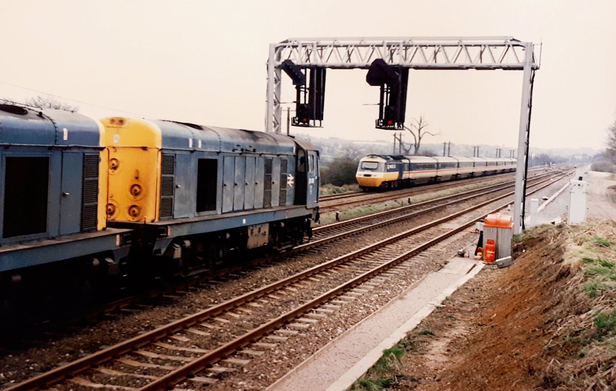 holtona72's tweet photo. #MMLMonday
Final pics 1988 & 87. InterCity HST on the slow lines at Glendon Jn passing 20s in an engineering possesion on the main. Bubble car at Kettering on the newly reinstated Corby shuttle services.
@thesatnav89 @Andym13 @WilsonBone @MrDeltic15 @LeicsCAMRA_SC @railcamlive https://t.co/qZcJTIQ563