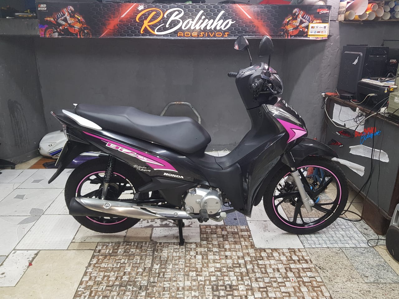 Adesivo Honda Biz 110i - 2 Adesivos Moto Honda Biz 110i - 12 cores