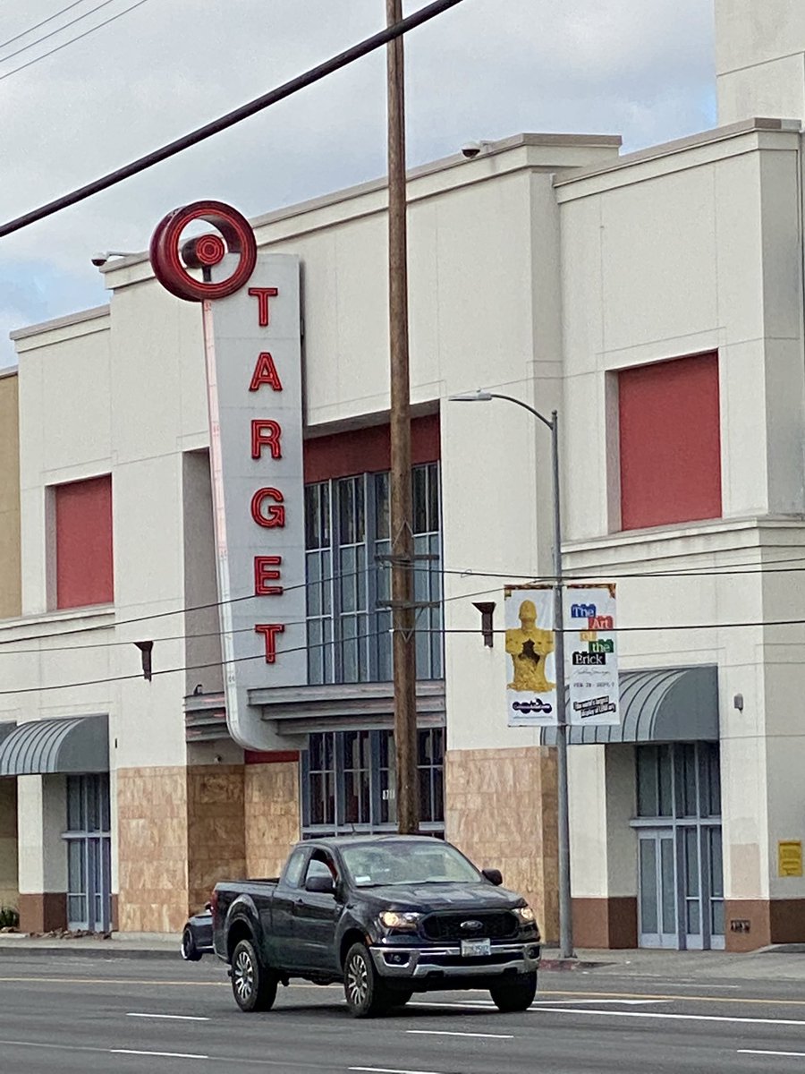 abc7sid's tweet image. A couple of men described as #transients get into a #scuffle with #Target #security guards for not wearing #masks. We have the security video. Details @ABC7 at 3 and 4.